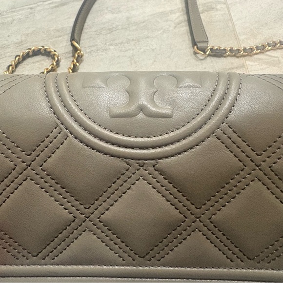 Tory Burch Taupe Quilted Leather Crossbody EUC - Picture 2 of 13